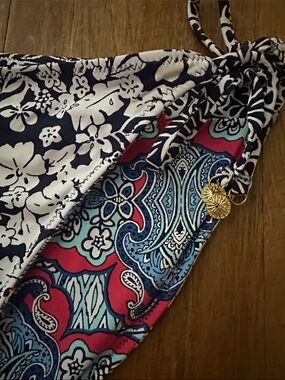 ⚓️ 🌊 🦀 Tommy Bahama Reversible Floral & Paisley Bikini Bottoms.